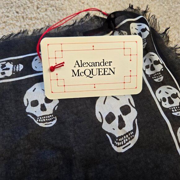 NWT Alexander McQueen Skull Scarf silk/modal blend - Picture 3 of 12